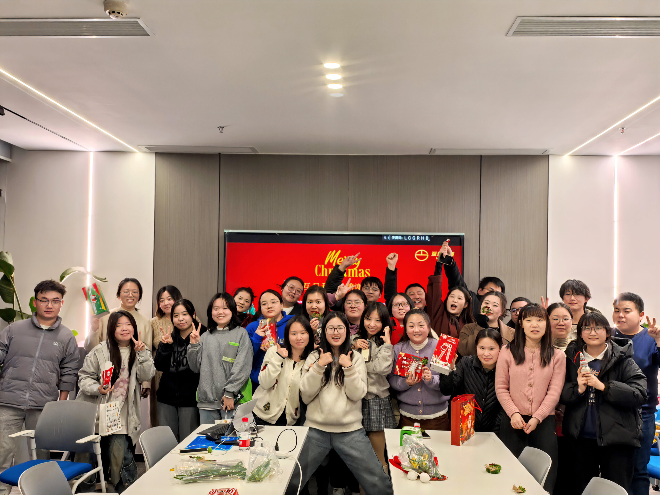 這個圣誕不孤單：互旦科技party夜點燃你的快樂火花！